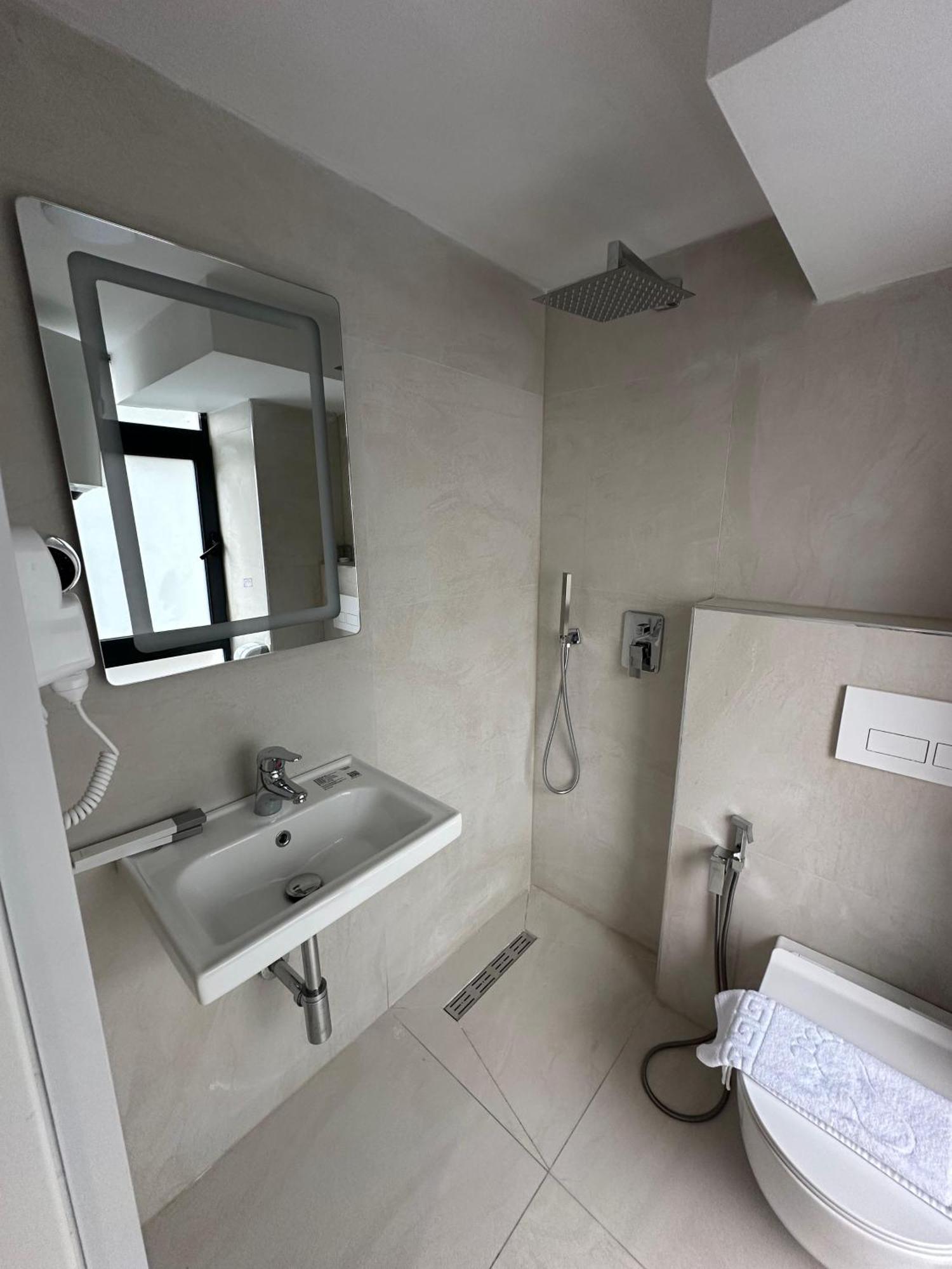 Bel Ami Tirana 2 Hotell Exteriör bild